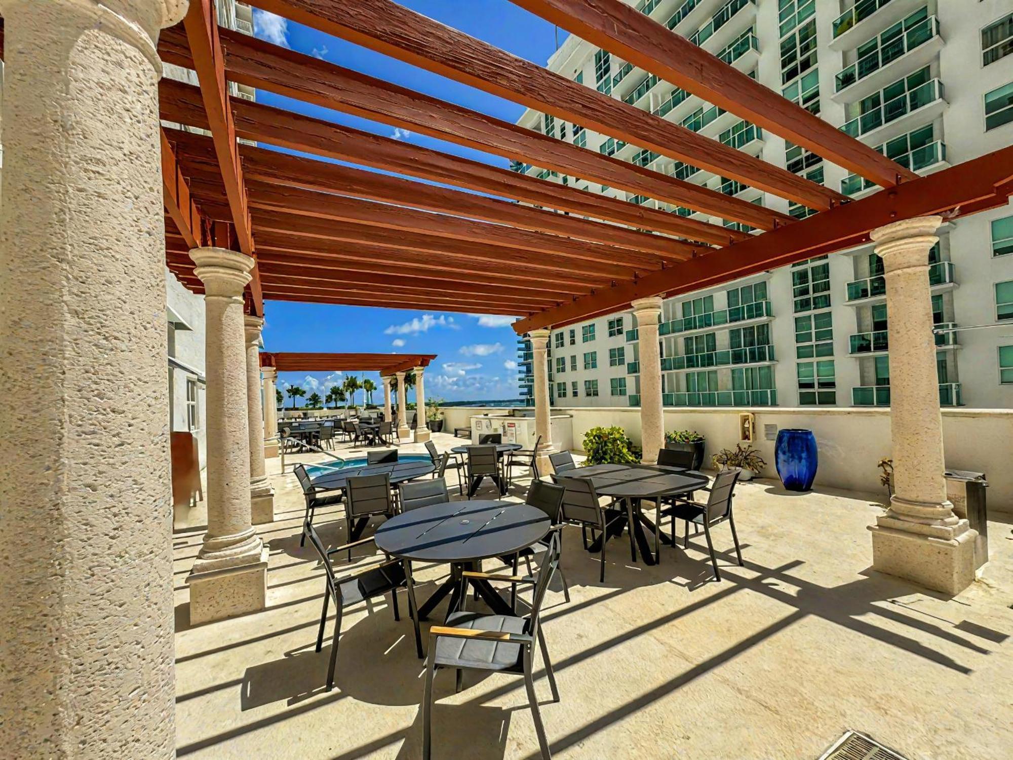 Apartamento Elegant Centric Vibrant Pool Jacuzzi Free Parking Miami Exterior foto