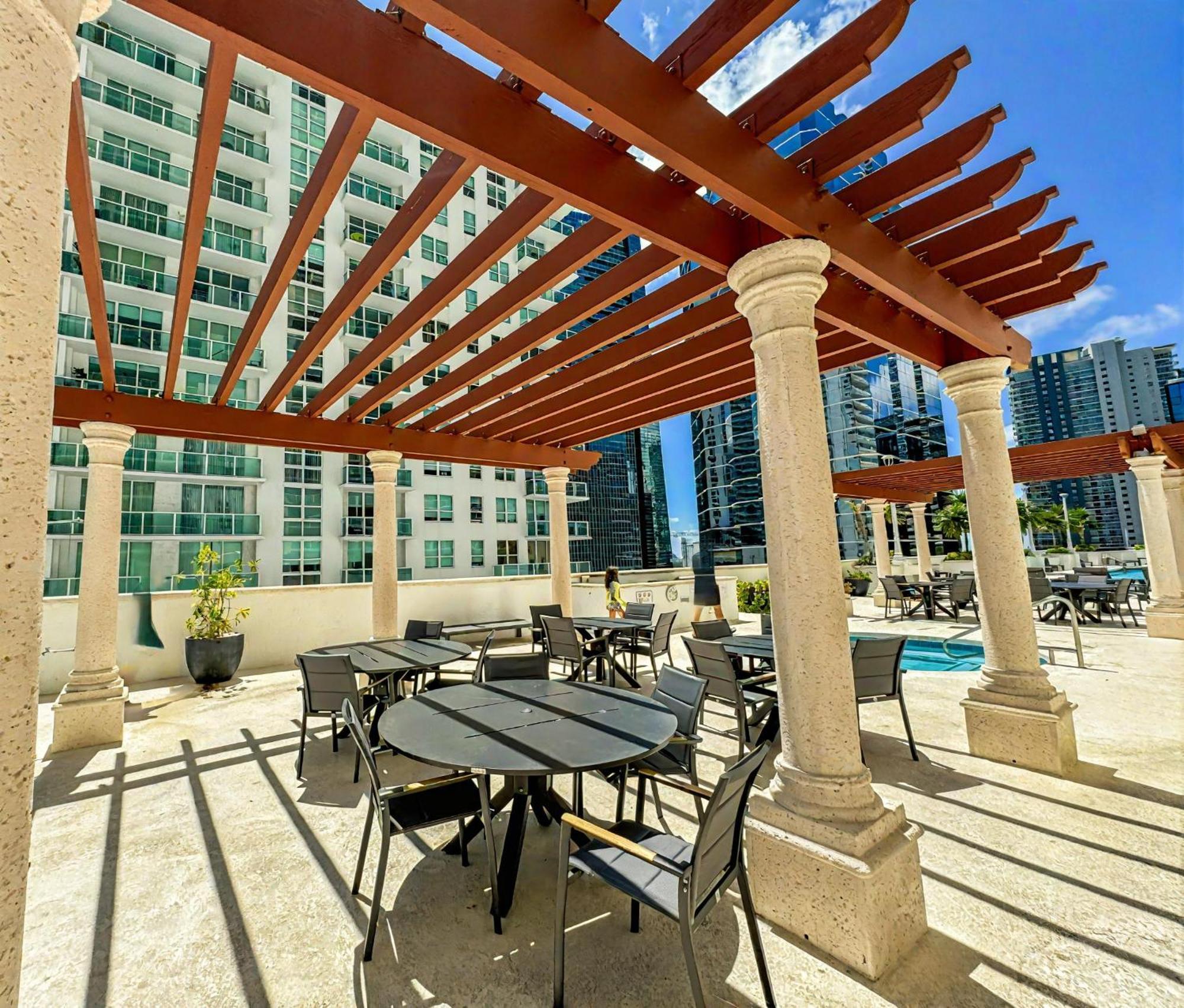 Apartamento Elegant Centric Vibrant Pool Jacuzzi Free Parking Miami Exterior foto
