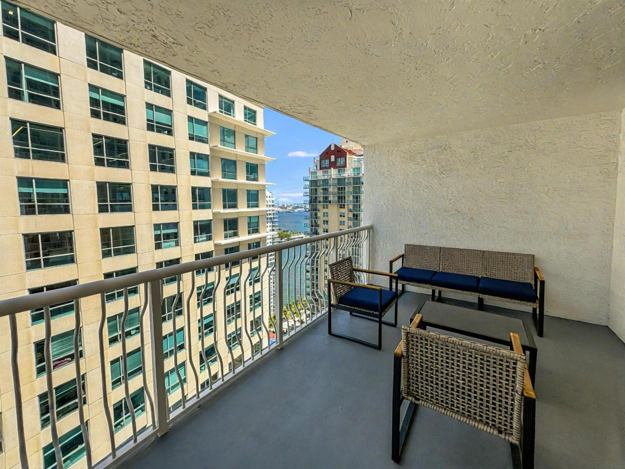 Apartamento Elegant Centric Vibrant Pool Jacuzzi Free Parking Miami Exterior foto