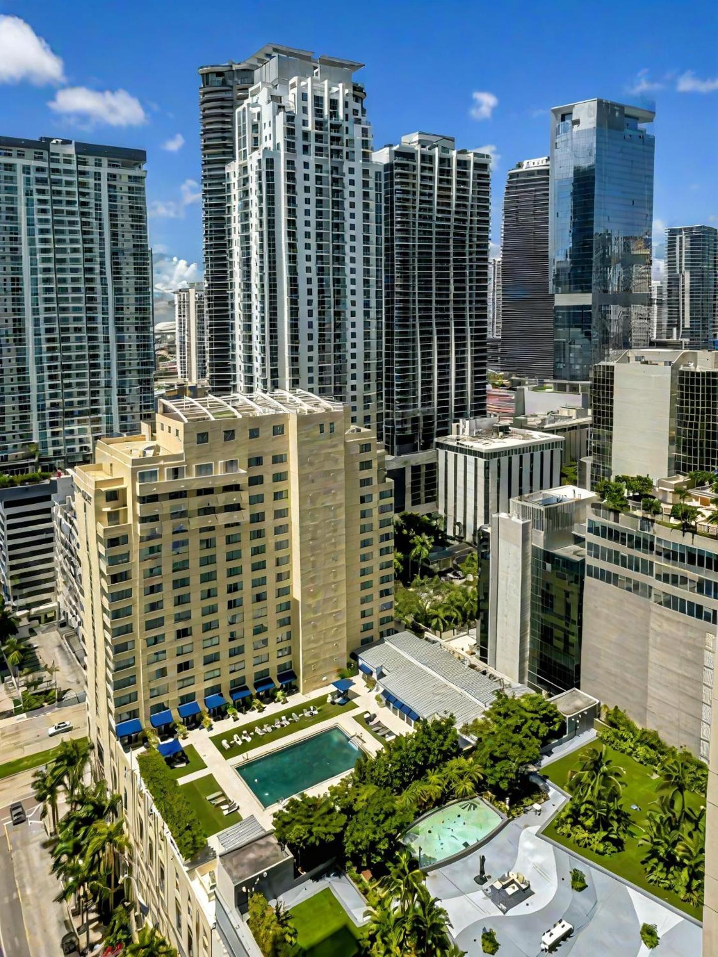 Apartamento Elegant Centric Vibrant Pool Jacuzzi Free Parking Miami Exterior foto