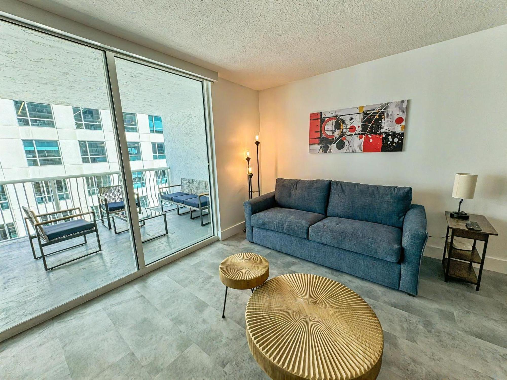 Apartamento Elegant Centric Vibrant Pool Jacuzzi Free Parking Miami Exterior foto