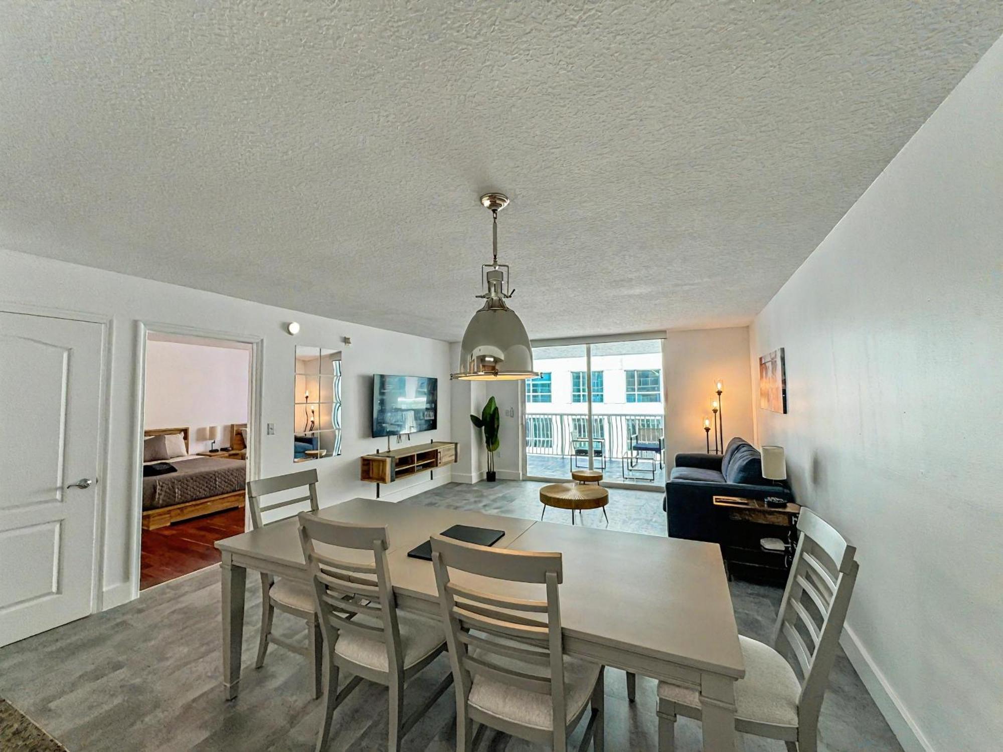 Apartamento Elegant Centric Vibrant Pool Jacuzzi Free Parking Miami Exterior foto