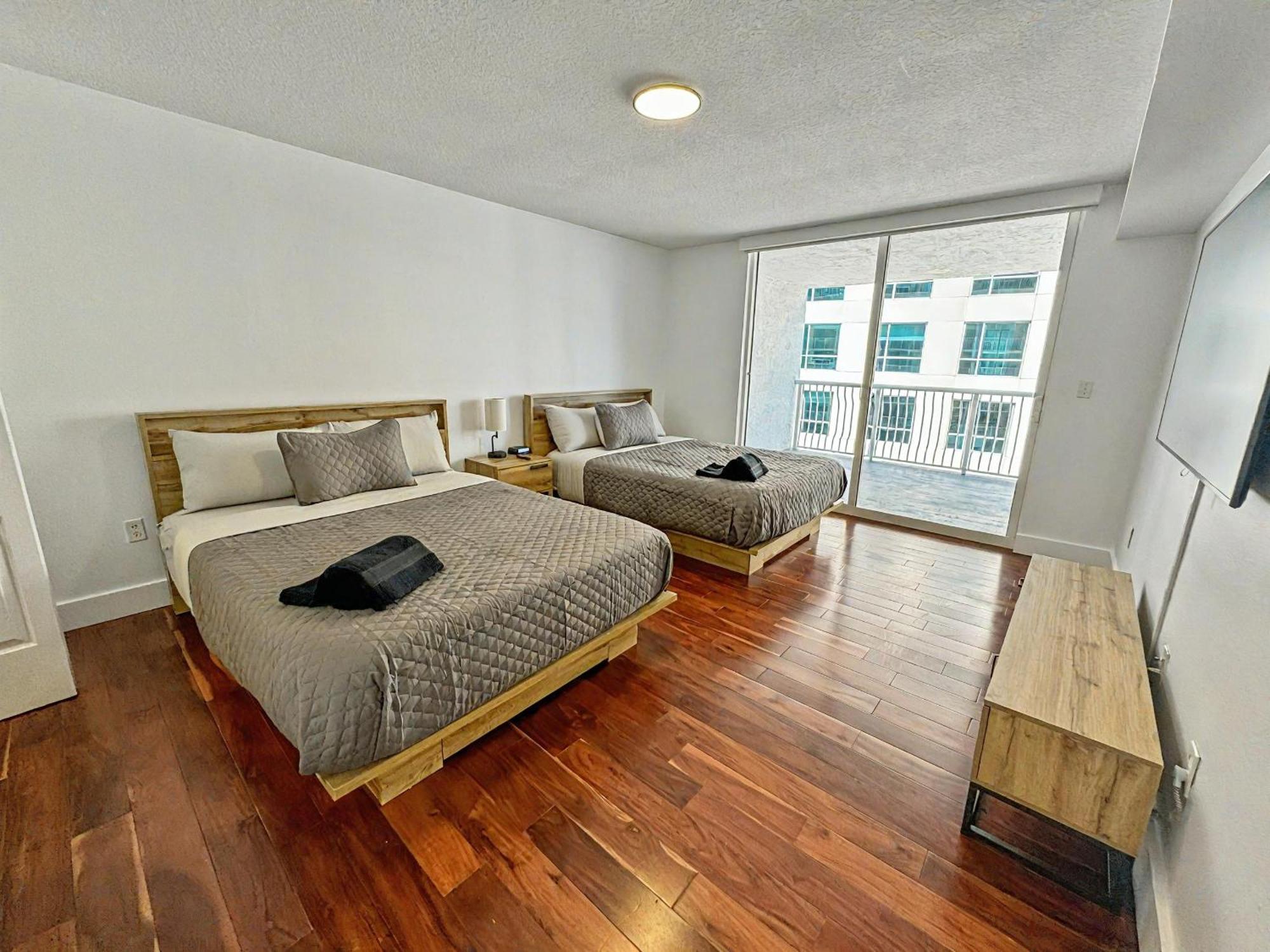 Apartamento Elegant Centric Vibrant Pool Jacuzzi Free Parking Miami Exterior foto